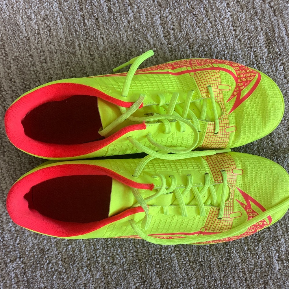 Nike Indoor Soccer Shoes Womens Size 9